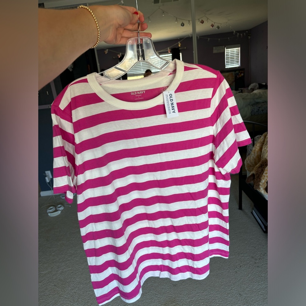 Pink and white stepped old navy tshirt